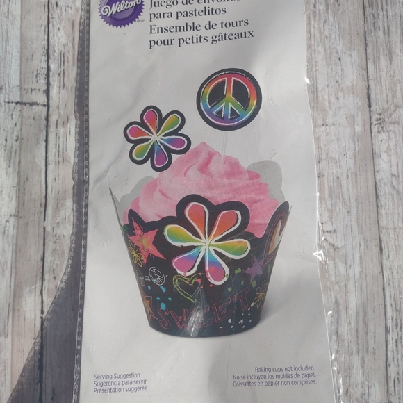 🆕 Wilton 12 Cup Cake Wraps Rainbow Peace - Picture 4 of 8